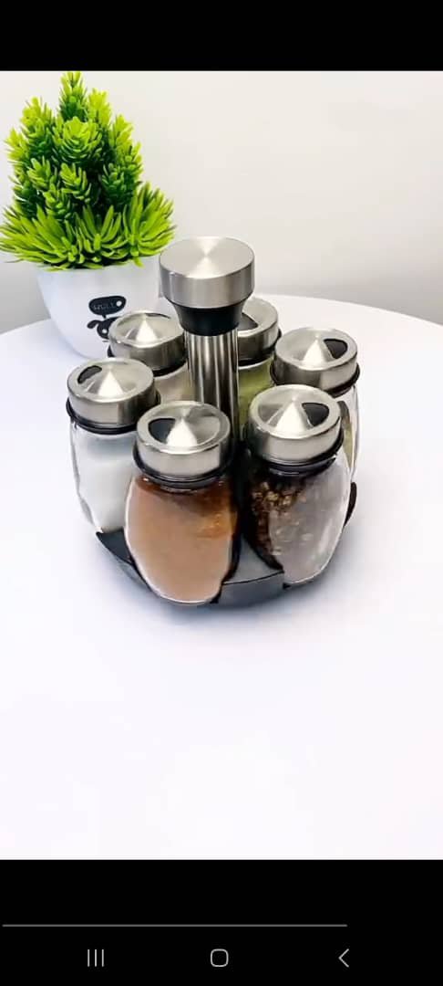Rotating spice rack
